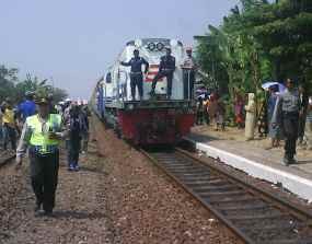 Tiga Jadwal KA Tersendat Imbas Unjuk Rasa Korban Lumpur Lapindo