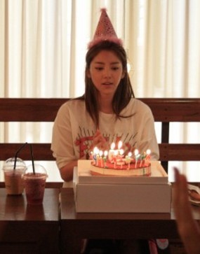 Son Dambi Rayakan Ulang Tahun ke-29 dengan Fans