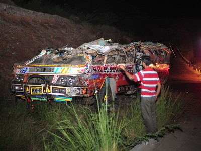Bus Masuk Jurang, 35 Orang Tewas