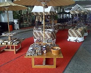 Sambut Hari Batik, Pasaraya Gelar Tribute to Batik