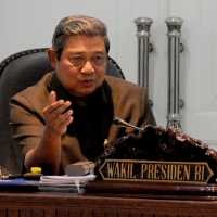 Faisal Basri : Banyak Kementerian Korup, Reshuffle Harus Dilakukan