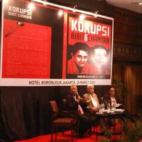 Cover Bukunya Dipersoalkan, OCK: Laporkan Saja ke Polisi