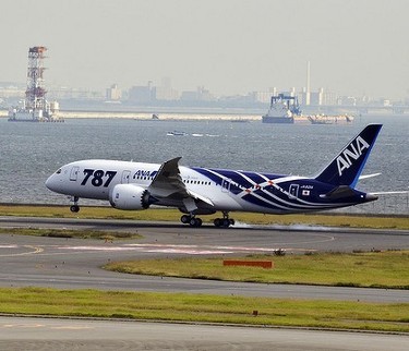 Pertama Kali, Pesawat Boeing 787 Dreamliner Tiba di Tokyo