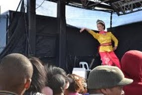 Gadis Afrika Selatan Menari Jaipong di Northern Arts Festival