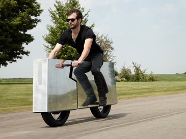 Motor Unik Berbentuk Kotak