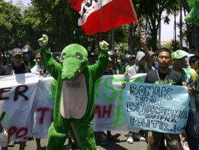 Bonek Tolak Dualisme Persebaya