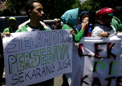 Bonek Tolak Dualisme Persebaya