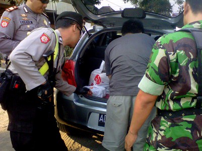 Paska Bom Gereja, Polisi Razia Kendaraan