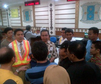  Kesal, Penumpang GA 147 Blokir Check In Counter Garuda 