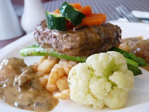 Rosmary Beef Empuk Plus Siraman Saus Jamur