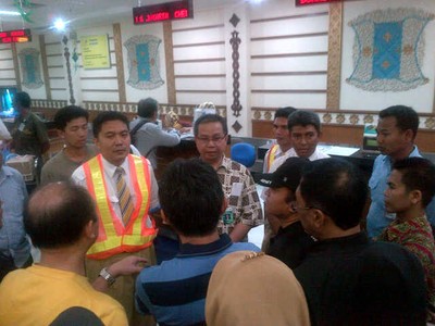 Pesawat Delay, Penumpang Blokir Check In Counter Garuda
