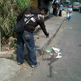 Marianus Ditusuk Pecahan Botol, Stephentus Luka Ditabrak Motor