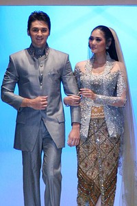 Anne Avantie Indonesia: Global Home of Batik. World Batik Summit 2011 at Jakarta Convention Center. Senayan. Jakarta. [Foto: Mohammad Abduh/Wolipop]