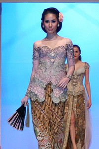 Anne Avantie Indonesia: Global Home of Batik. World Batik Summit 2011 at Jakarta Convention Center. Senayan. Jakarta. [Foto: Mohammad Abduh/Wolipop]