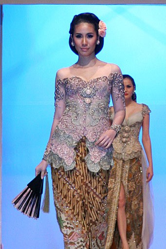 Anne Avantie Indonesia: Global Home of Batik. World Batik Summit 2011 at Jakarta Convention Center. Senayan. Jakarta. [Foto: Mohammad Abduh/Wolipop]