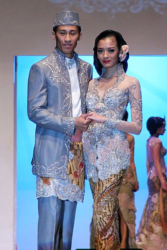 Anne Avantie Indonesia: Global Home of Batik. World Batik Summit 2011 at Jakarta Convention Center. Senayan. Jakarta. [Foto: Mohammad Abduh/Wolipop]