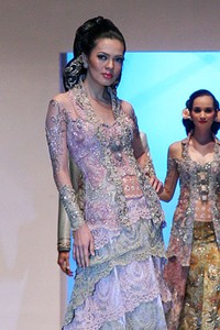 Anne Avantie Indonesia: Global Home of Batik. World Batik Summit 2011 at Jakarta Convention Center. Senayan. Jakarta. [Foto: Mohammad Abduh/Wolipop]