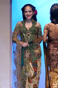 Anne Avantie Indonesia: Global Home of Batik. World Batik Summit 2011 at Jakarta Convention Center. Senayan. Jakarta. [Foto: Mohammad Abduh/Wolipop]