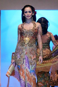 Anne Avantie Indonesia: Global Home of Batik. World Batik Summit 2011 at Jakarta Convention Center. Senayan. Jakarta. [Foto: Mohammad Abduh/Wolipop]