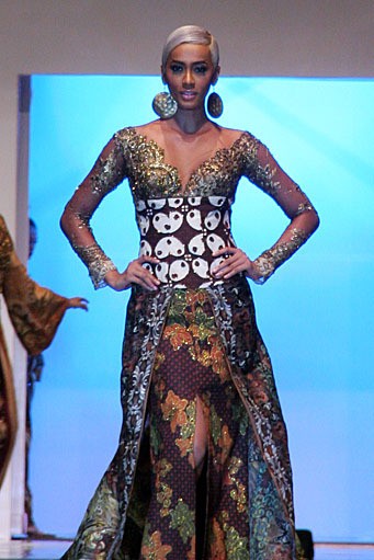 Anne Avantie Indonesia: Global Home of Batik. World Batik Summit 2011 at Jakarta Convention Center. Senayan. Jakarta. [Foto: Mohammad Abduh/Wolipop]