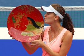 Taklukkan Zvonareva, Radwanska Jadi Juara