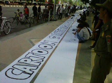 Sindir Teroris & Koruptor, Kartunis Semarang Lukis Kertas 300 Meter