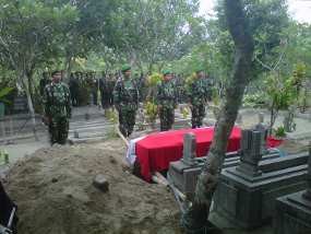 Co Pilot Cassa 212 Dimakamkan, Istri Terus Menerus Teteskan Air Mata