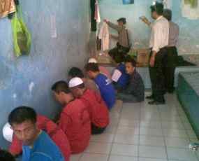 Razia Narkoba di Lapas Pasuruan Dapat Pisau Cukur dan Alat Masak