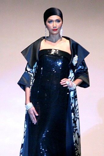 Chossy Latu, Indonesia: Global Home of Batik World Batik Summit 2011 at Jakarta Convention Center. Jakarta. Foto: Mohammad Abduh/Wolipop]