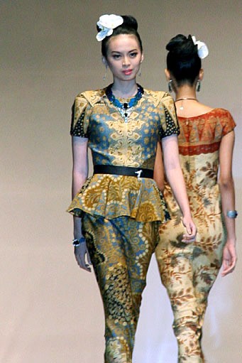 Lu Kun, Indonesia: Global Home of Batik World Batik Summit 2011 at Jakarta Convention Center. Jakarta. [Foto: Mohammad Abduh/Wolipop]