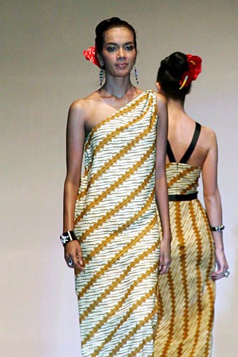 Lu Kun, Indonesia: Global Home of Batik World Batik Summit 2011 at Jakarta Convention Center. Jakarta. [Foto: Mohammad Abduh/Wolipop]