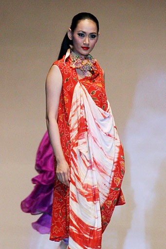 Carmanita Indonesia: Global Home of Batik. World Batik Summit 2011 at Jakarta Convention Center. Jakarta. [Foto: Mohammad Abduh/Wolipop]