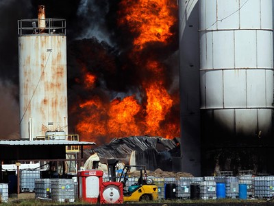 Pabrik Kimia di Texas Terbakar