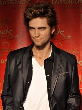 Robert Pattinson Kembali Dinobatkan Menjadi Pria Terseksi