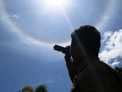 Menonton Matahari Halo