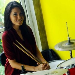 Titi Sjuman Tak Merasa Seksi Ketika Bermain Drum