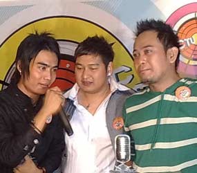 ST12 Tampil di DahSyat, Charlie Menghilang