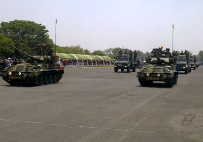 Berbagai Atraksi Meriahkan HUT ke-66 TNI