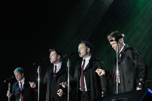 Area Festival Terlalu Padat, Konser Westlife Terhenti Lebih dari Setengah Jam