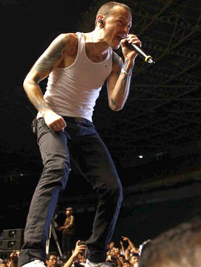 Chester Operasi Bahu, Linkin Park Batal Tutup Tur di Florida