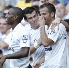 Redknapp Harus Pilih Antara Defoe atau VdV