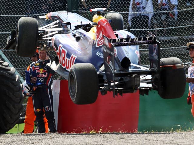 Vettel Kecelakaan, Button Terdepan