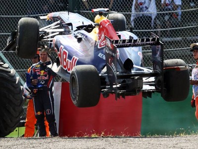 Vettel Kecelakaan, Button Terdepan