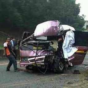 Kecelakaan Travel Cipaganti di KM 81 Diduga Akibat Ban Pecah