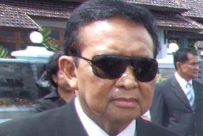 Di Mata Keluarga, Moerdiono Sosok yang Humoris & Kejam