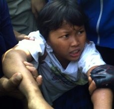 Diimingi Rp 50 Ribu, Fitri Spiderkid Turun dari Tower BTS