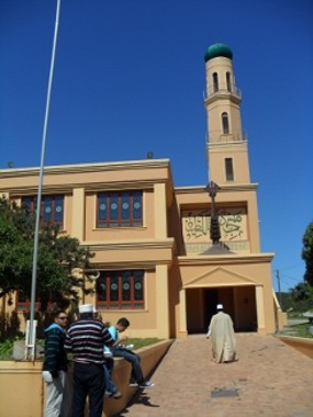 Masjid Nurul Latief, Representasi Makassar di Macassar