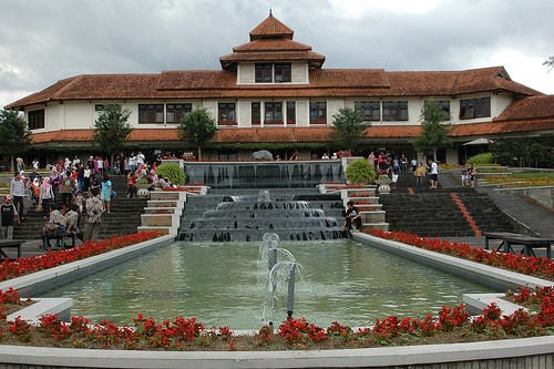  Taman  Bunga Nusantara