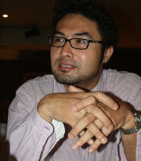 Kesulitan Surya Saputra Memerankan Karakter Pria Gay