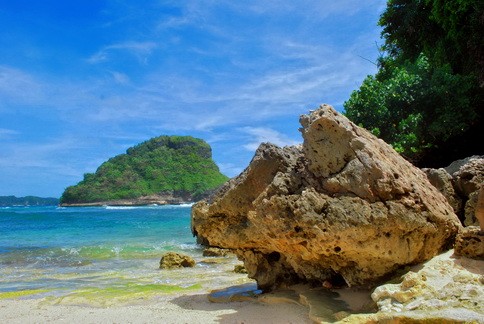 Traveling Pantai Gua Cina Pasir Putih Alami Dan Eksotis